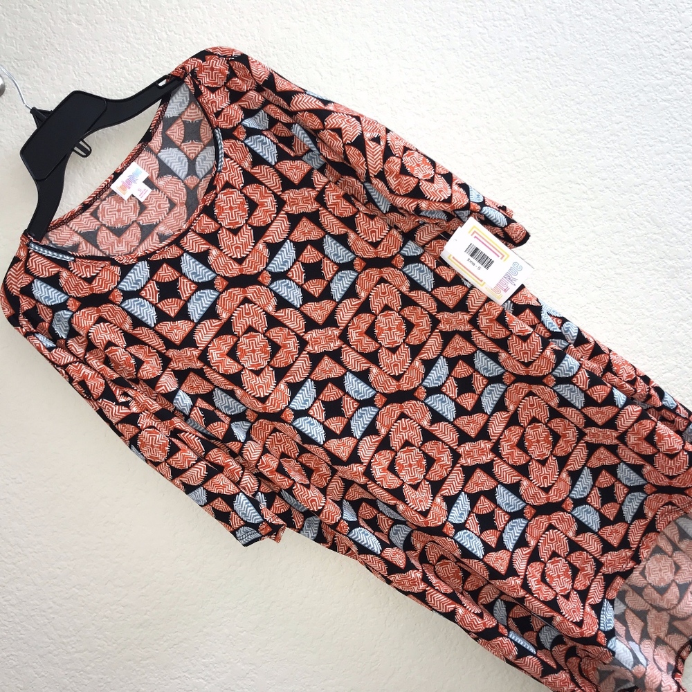 New LuLaRoe Irma Top Size Small 071